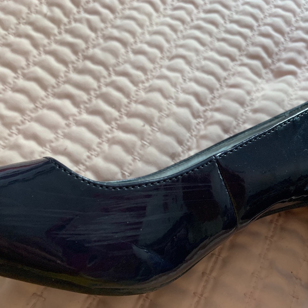 Shoes - Picture 3 of 4